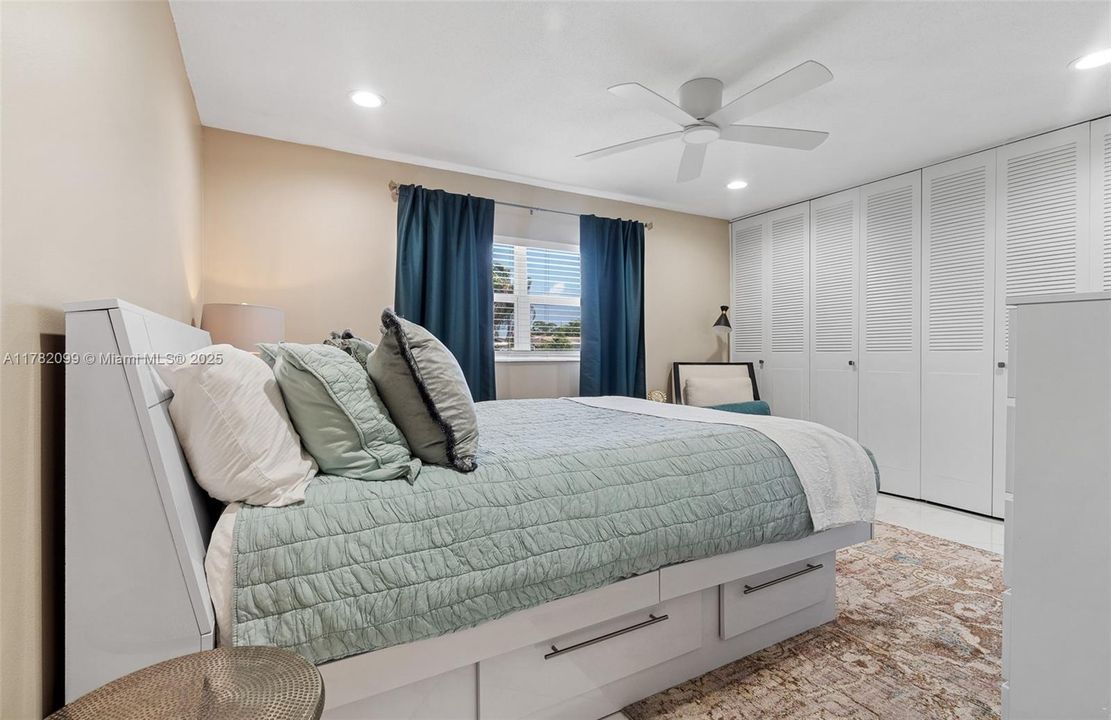 Recently Sold: $172,000 (2 beds, 2 baths, 910 Square Feet)