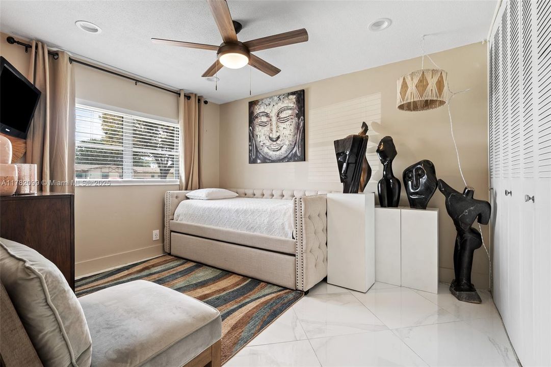 Recently Sold: $172,000 (2 beds, 2 baths, 910 Square Feet)