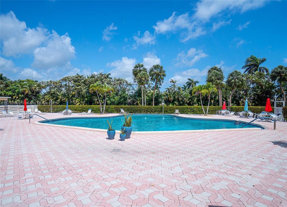 Recently Sold: $172,000 (2 beds, 2 baths, 910 Square Feet)