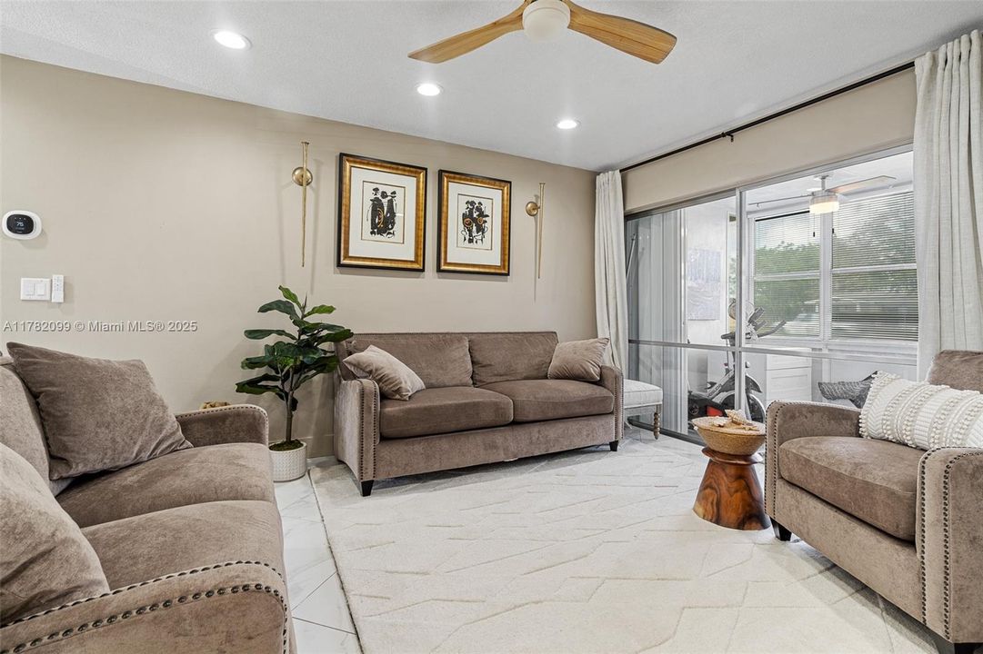 Recently Sold: $172,000 (2 beds, 2 baths, 910 Square Feet)