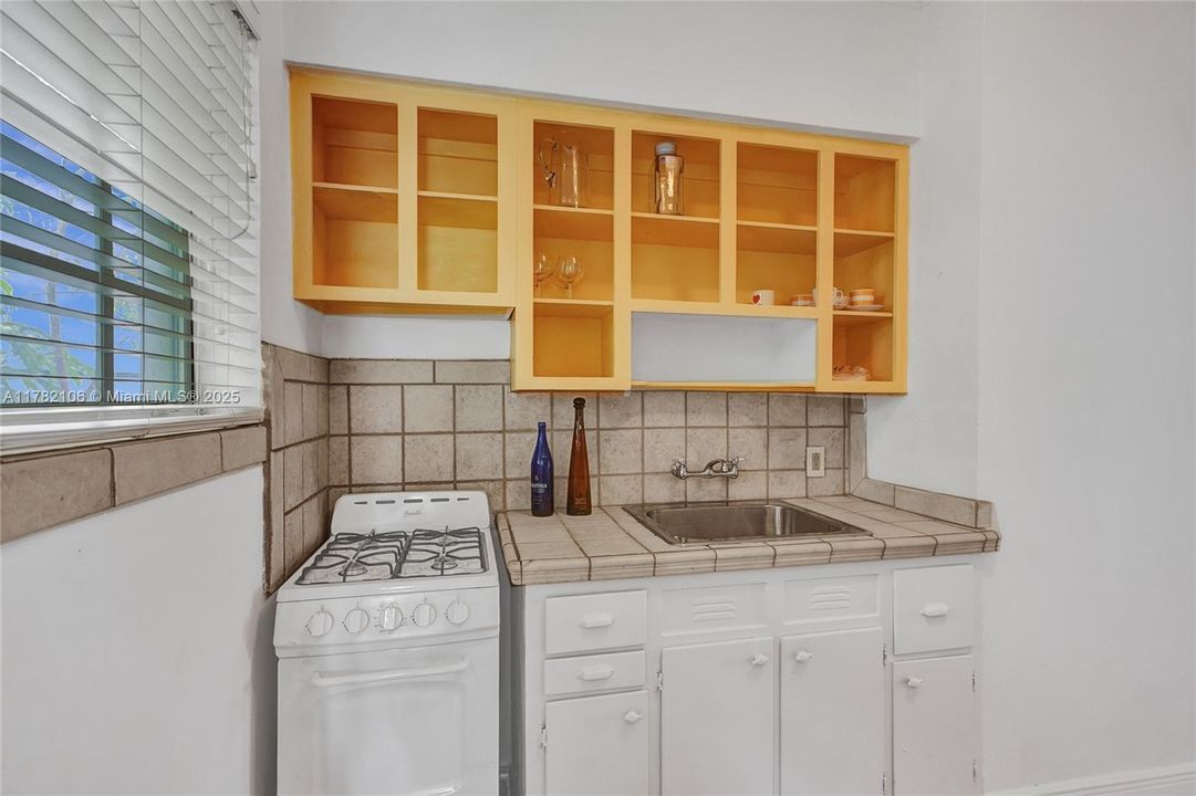 Recently Rented: $1,700 (0 beds, 1 baths, 398 Square Feet)