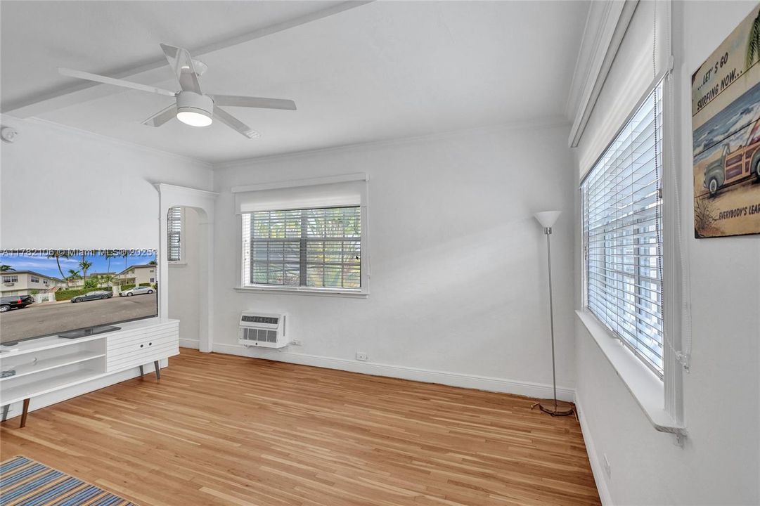 Recently Rented: $1,700 (0 beds, 1 baths, 398 Square Feet)