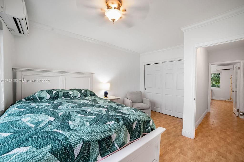 На продажу: $330,000 (2 спален, 1 ванн, 790 Квадратных фут)