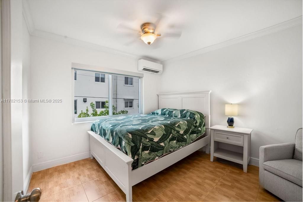 На продажу: $330,000 (2 спален, 1 ванн, 790 Квадратных фут)