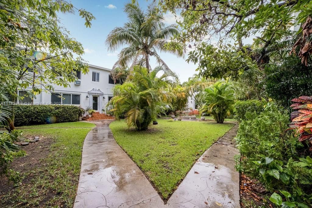 На продажу: $330,000 (2 спален, 1 ванн, 790 Квадратных фут)