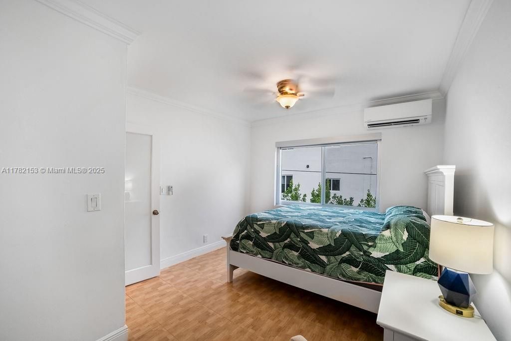 На продажу: $330,000 (2 спален, 1 ванн, 790 Квадратных фут)