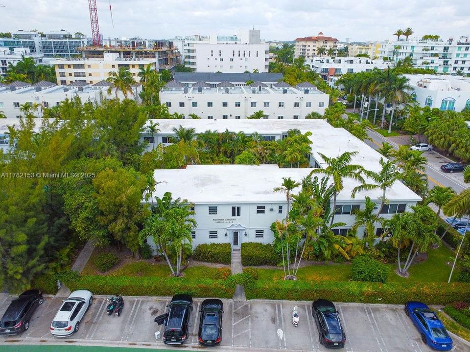 На продажу: $330,000 (2 спален, 1 ванн, 790 Квадратных фут)