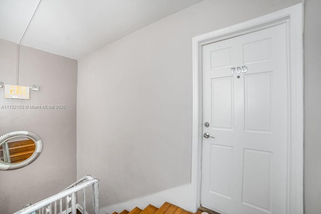 На продажу: $330,000 (2 спален, 1 ванн, 790 Квадратных фут)