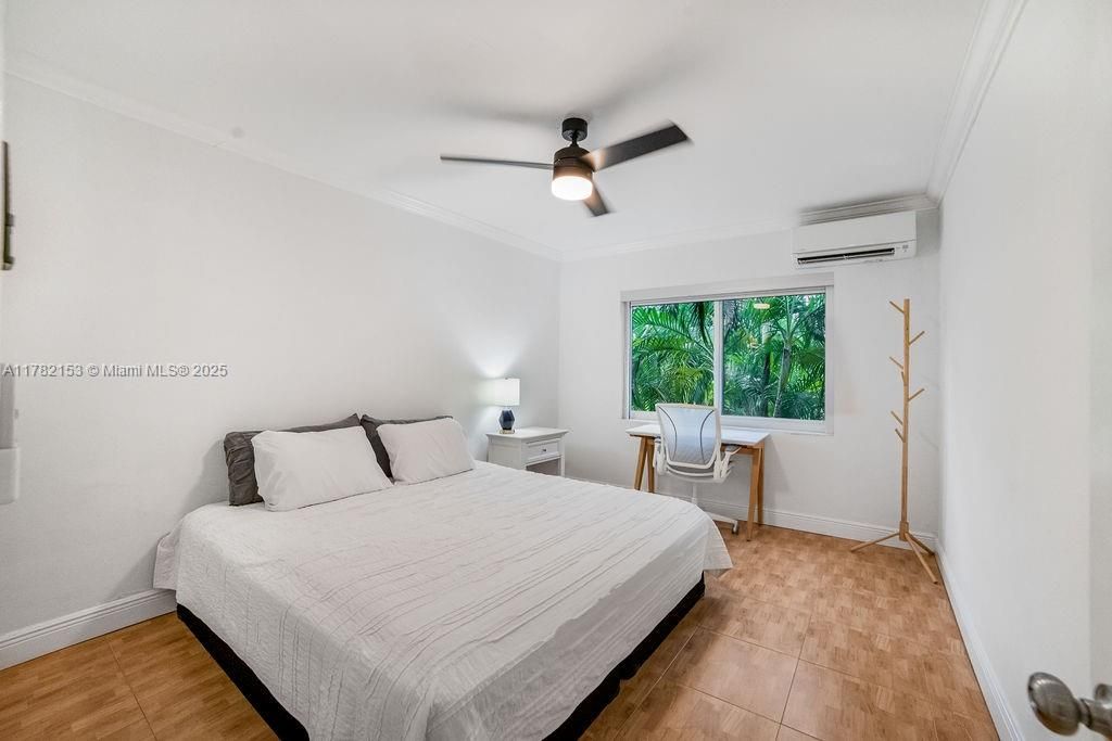 На продажу: $330,000 (2 спален, 1 ванн, 790 Квадратных фут)