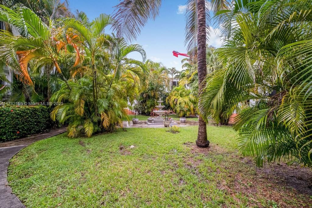 На продажу: $330,000 (2 спален, 1 ванн, 790 Квадратных фут)