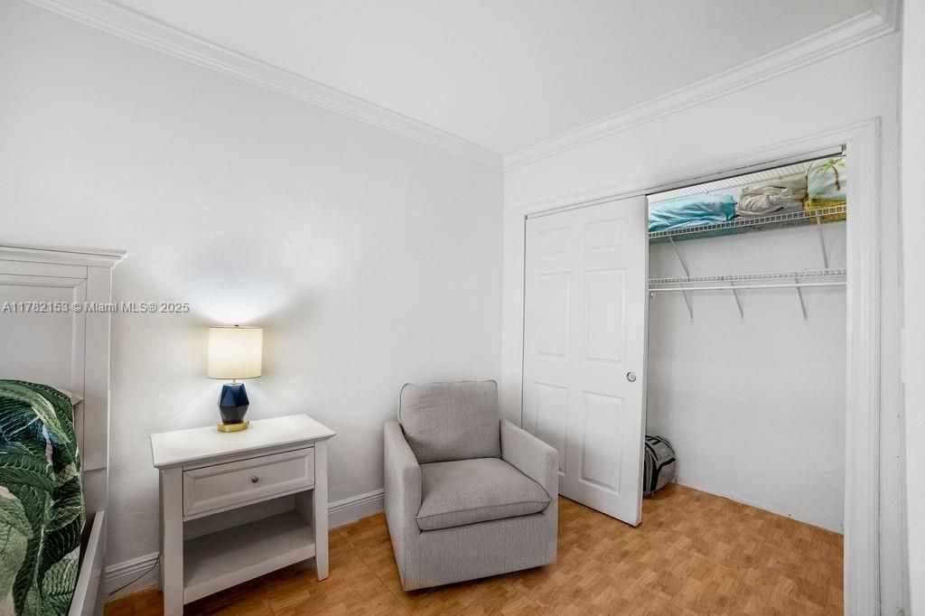 На продажу: $330,000 (2 спален, 1 ванн, 790 Квадратных фут)