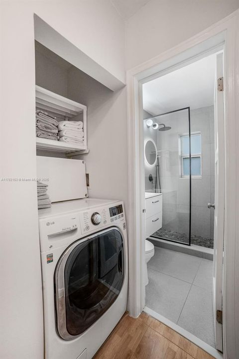 На продажу: $330,000 (2 спален, 1 ванн, 790 Квадратных фут)