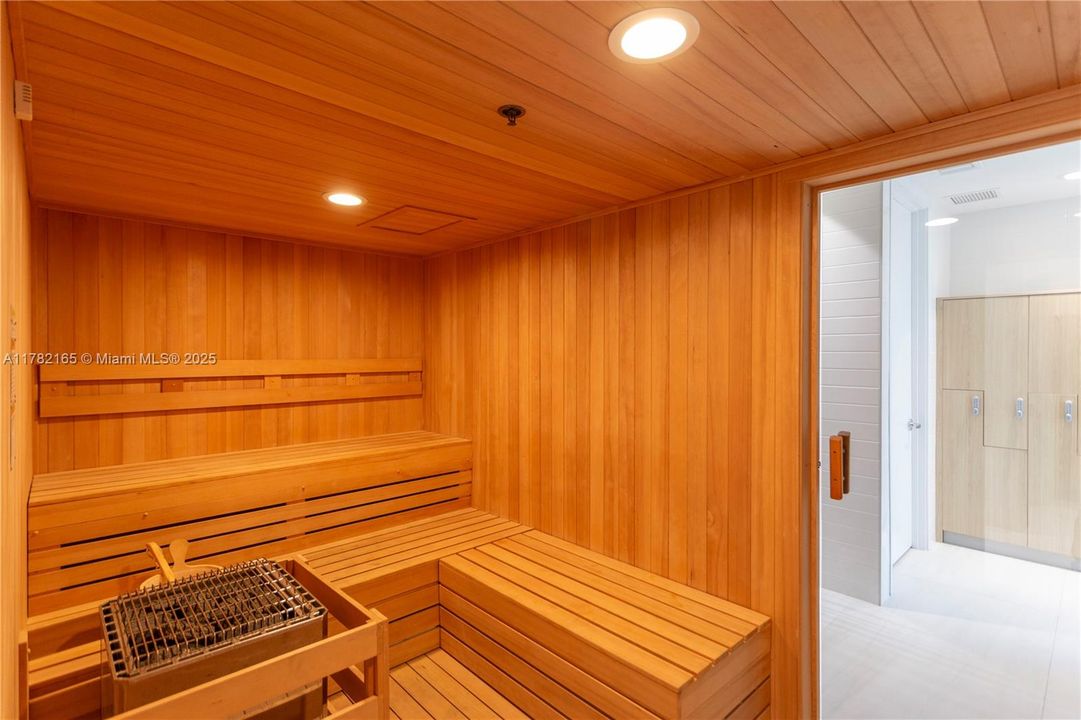 For Sale: $1,550,000 (2 beds, 2 baths, 1382 Square Feet)