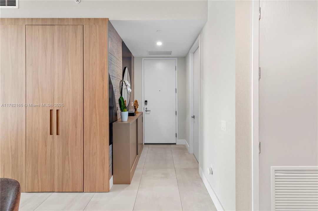 For Sale: $1,550,000 (2 beds, 2 baths, 1382 Square Feet)