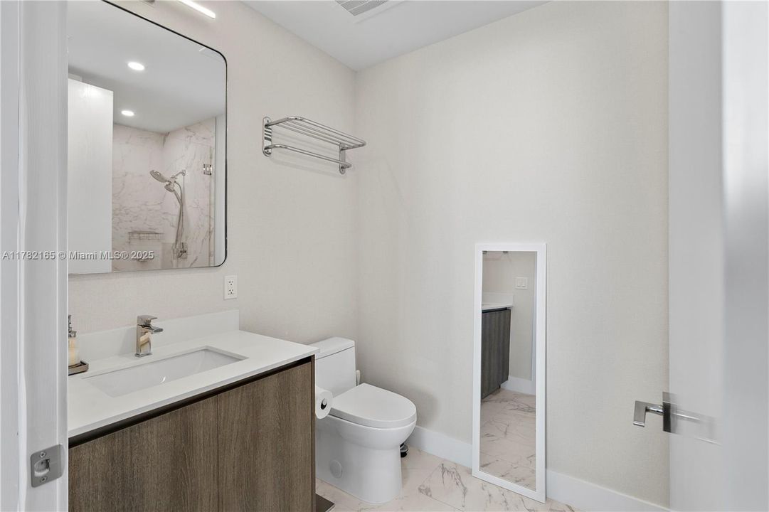 For Sale: $1,550,000 (2 beds, 2 baths, 1382 Square Feet)