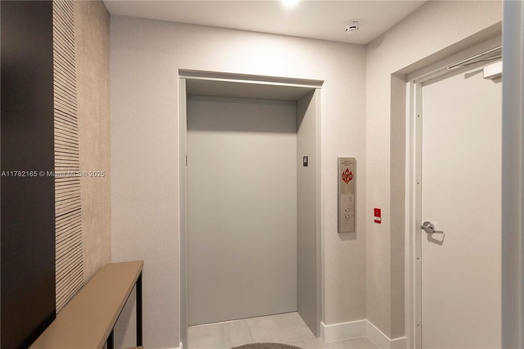 For Sale: $1,550,000 (2 beds, 2 baths, 1382 Square Feet)