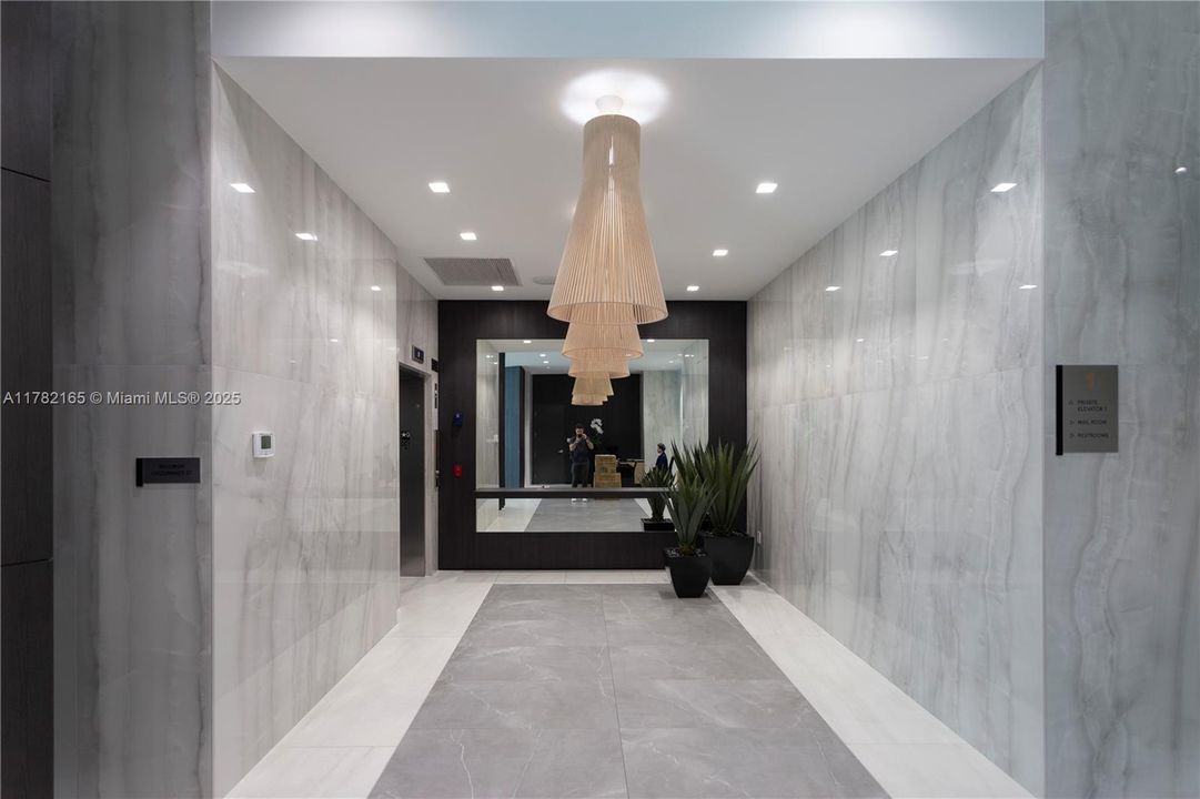 For Sale: $1,550,000 (2 beds, 2 baths, 1382 Square Feet)