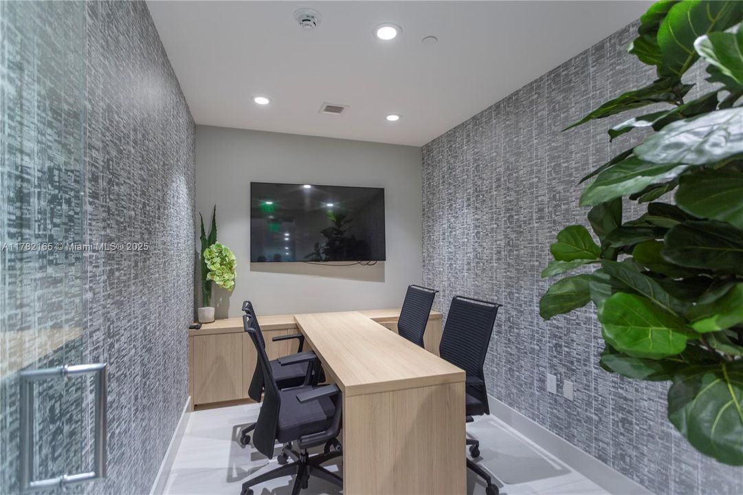 For Sale: $1,550,000 (2 beds, 2 baths, 1382 Square Feet)