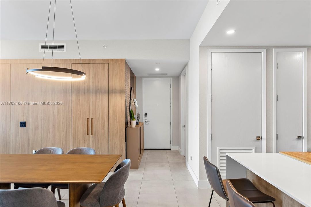 For Sale: $1,550,000 (2 beds, 2 baths, 1382 Square Feet)