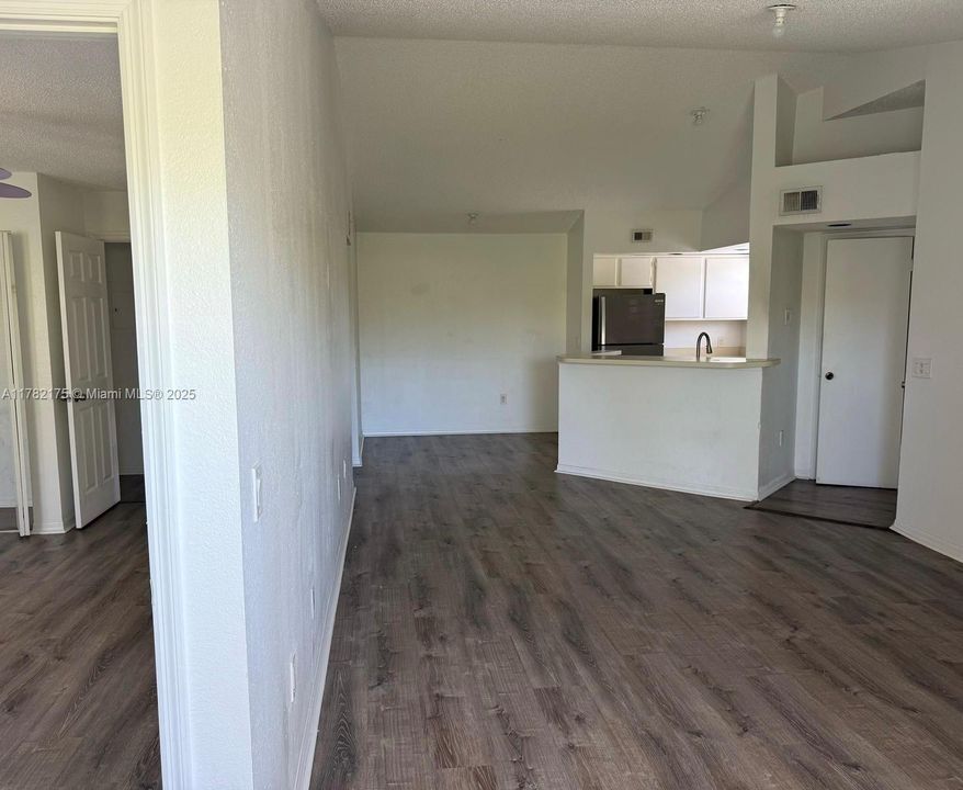 Recientemente alquilado: $1,800 (2 camas, 1 baños, 909 Pies cuadrados)