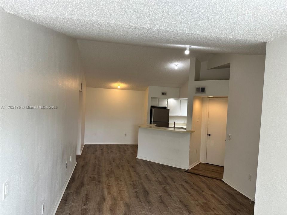 Recientemente alquilado: $1,800 (2 camas, 1 baños, 909 Pies cuadrados)