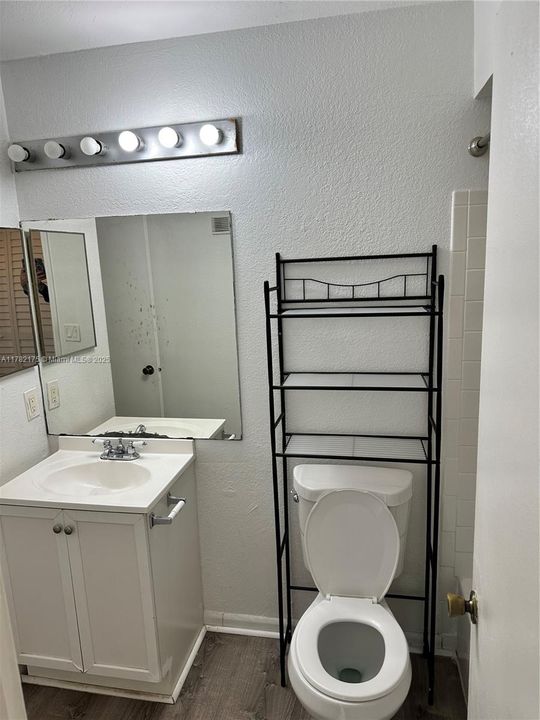 Recientemente alquilado: $1,800 (2 camas, 1 baños, 909 Pies cuadrados)