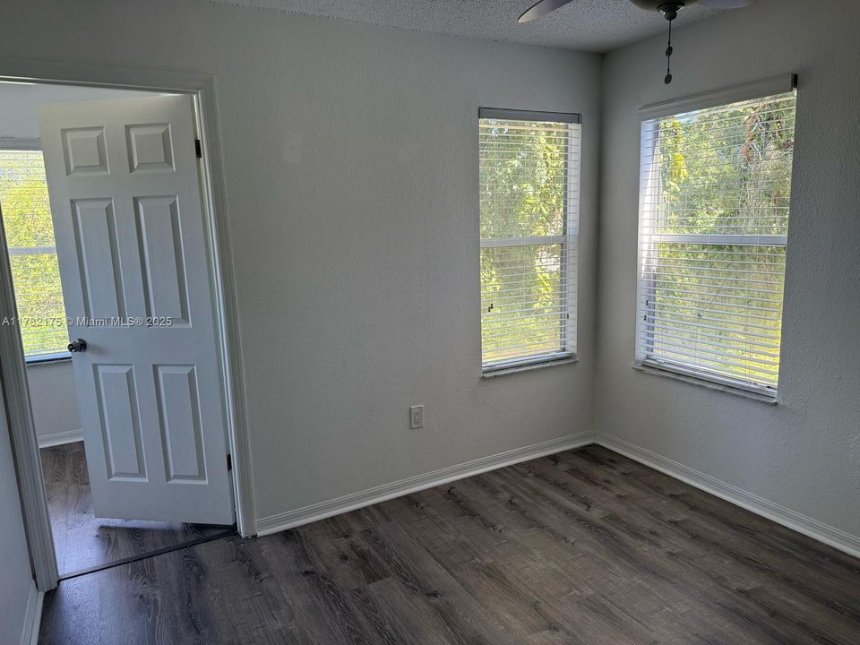 Recientemente alquilado: $1,800 (2 camas, 1 baños, 909 Pies cuadrados)