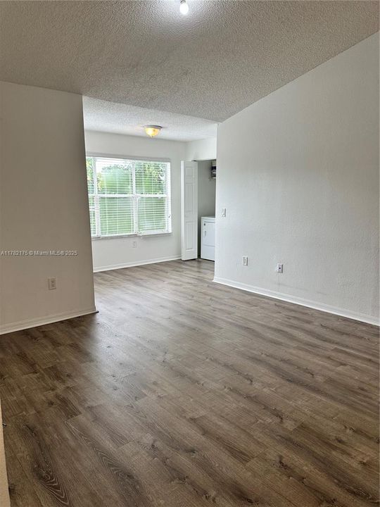 Recientemente alquilado: $1,800 (2 camas, 1 baños, 909 Pies cuadrados)