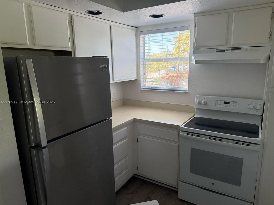 Recientemente alquilado: $1,800 (2 camas, 1 baños, 909 Pies cuadrados)