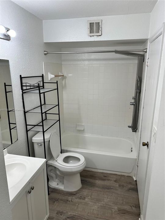 Recientemente alquilado: $1,800 (2 camas, 1 baños, 909 Pies cuadrados)