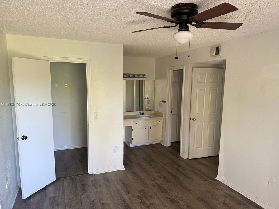 Recientemente alquilado: $1,800 (2 camas, 1 baños, 909 Pies cuadrados)