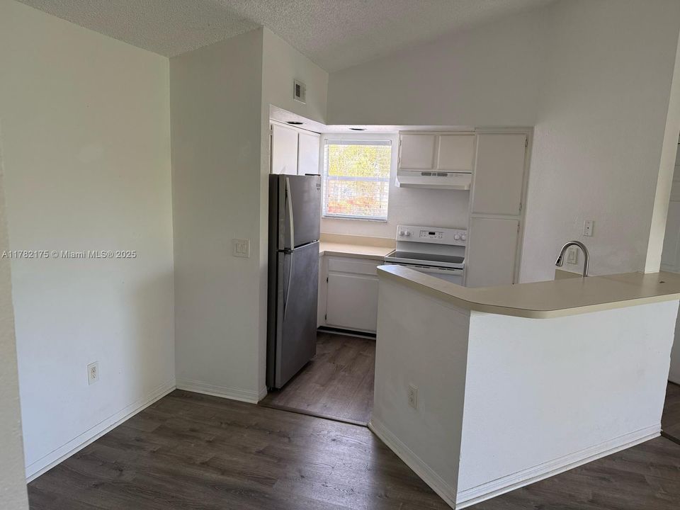 Recientemente alquilado: $1,800 (2 camas, 1 baños, 909 Pies cuadrados)