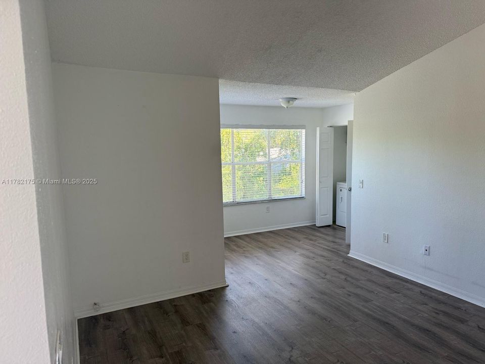 Recientemente alquilado: $1,800 (2 camas, 1 baños, 909 Pies cuadrados)