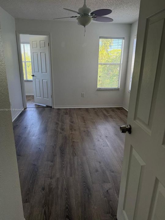 Recientemente alquilado: $1,800 (2 camas, 1 baños, 909 Pies cuadrados)