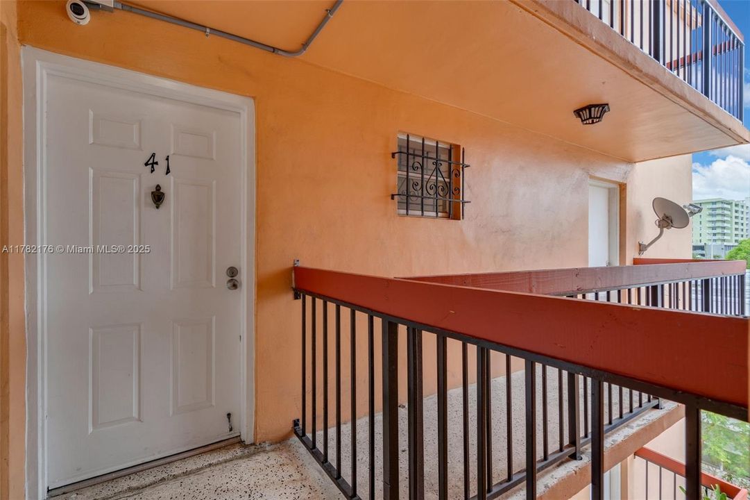 Vendido Recientemente: $244,000 (2 camas, 2 baños, 907 Pies cuadrados)