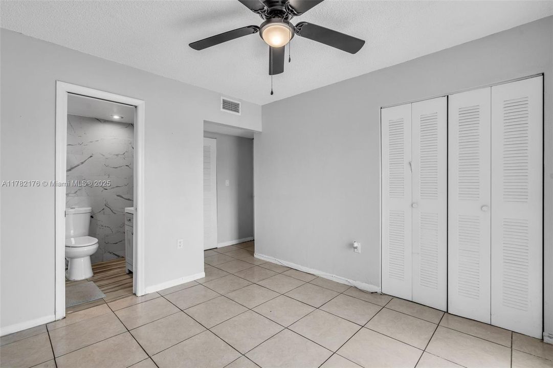 Vendido Recientemente: $244,000 (2 camas, 2 baños, 907 Pies cuadrados)