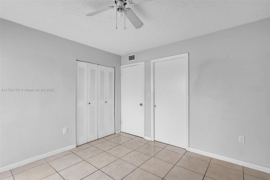 Vendido Recientemente: $244,000 (2 camas, 2 baños, 907 Pies cuadrados)