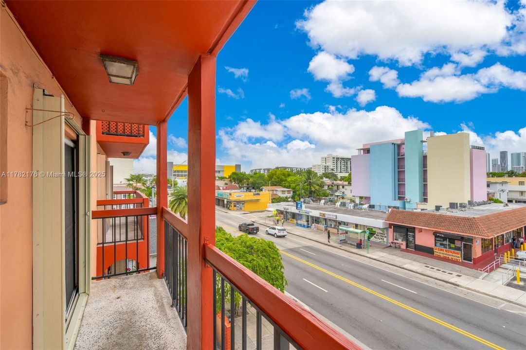 Vendido Recientemente: $244,000 (2 camas, 2 baños, 907 Pies cuadrados)