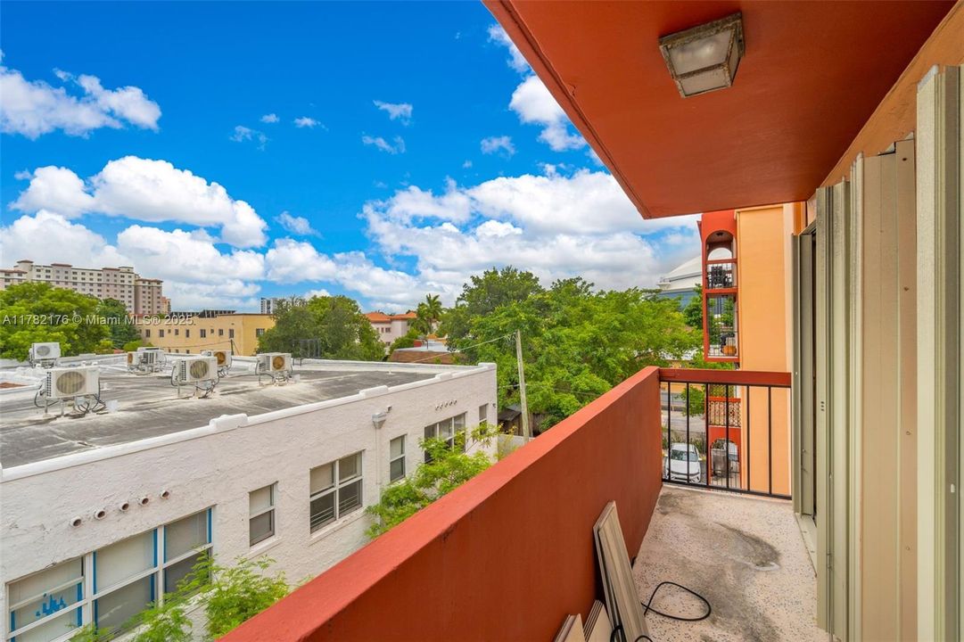 Vendido Recientemente: $244,000 (2 camas, 2 baños, 907 Pies cuadrados)