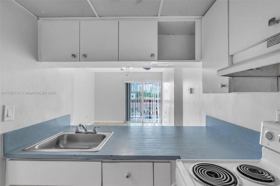 Vendido Recientemente: $244,000 (2 camas, 2 baños, 907 Pies cuadrados)