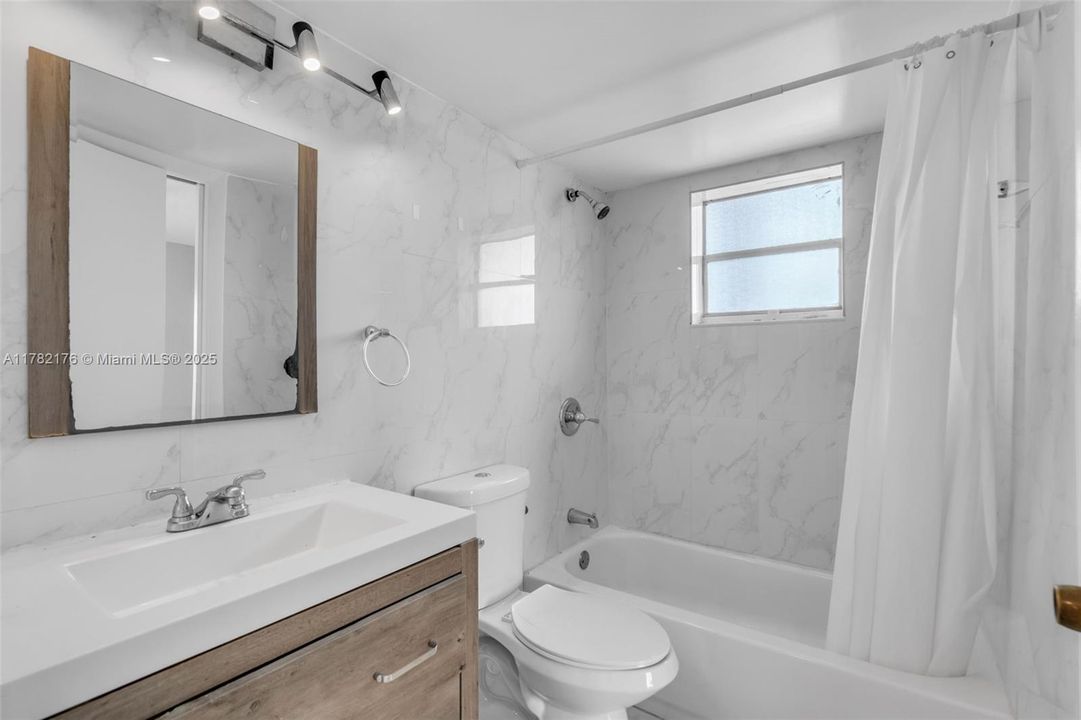 Vendido Recientemente: $244,000 (2 camas, 2 baños, 907 Pies cuadrados)