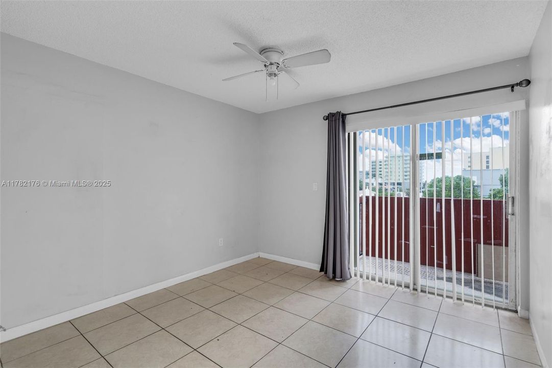 Vendido Recientemente: $244,000 (2 camas, 2 baños, 907 Pies cuadrados)