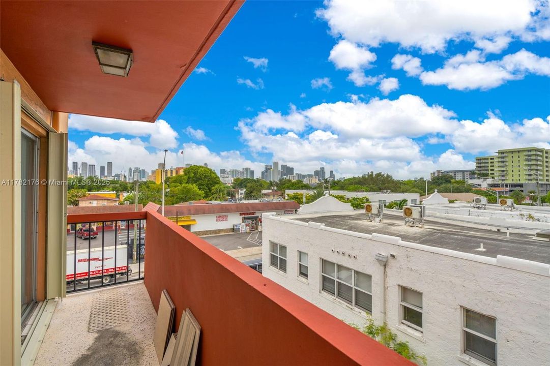 Vendido Recientemente: $244,000 (2 camas, 2 baños, 907 Pies cuadrados)