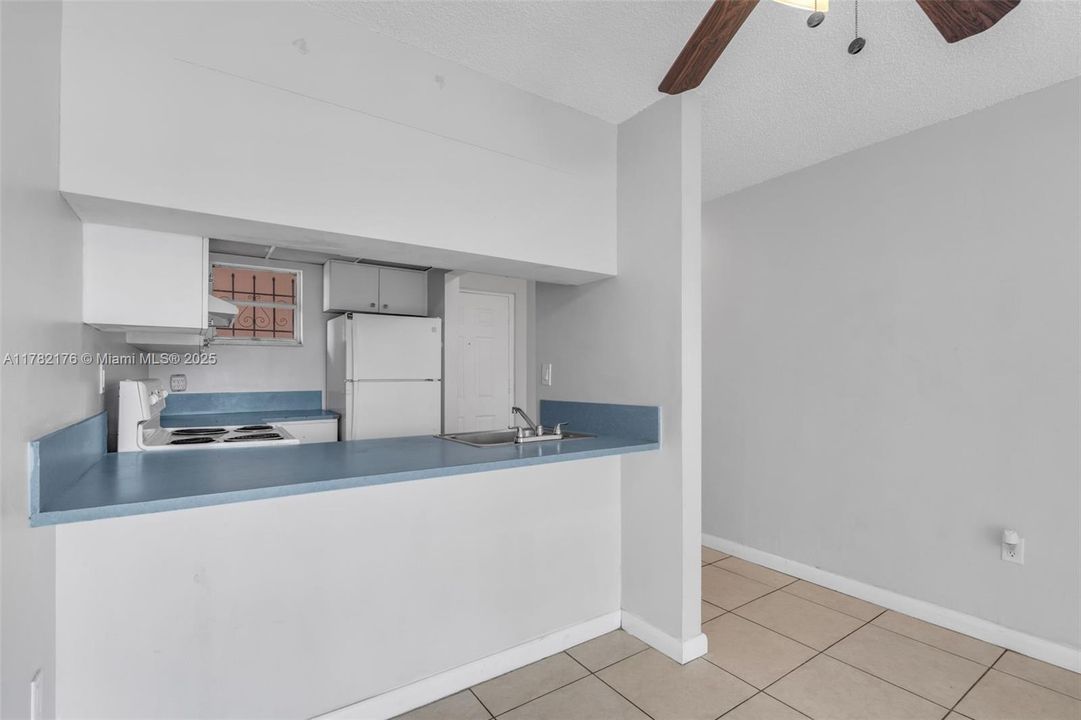 Vendido Recientemente: $244,000 (2 camas, 2 baños, 907 Pies cuadrados)