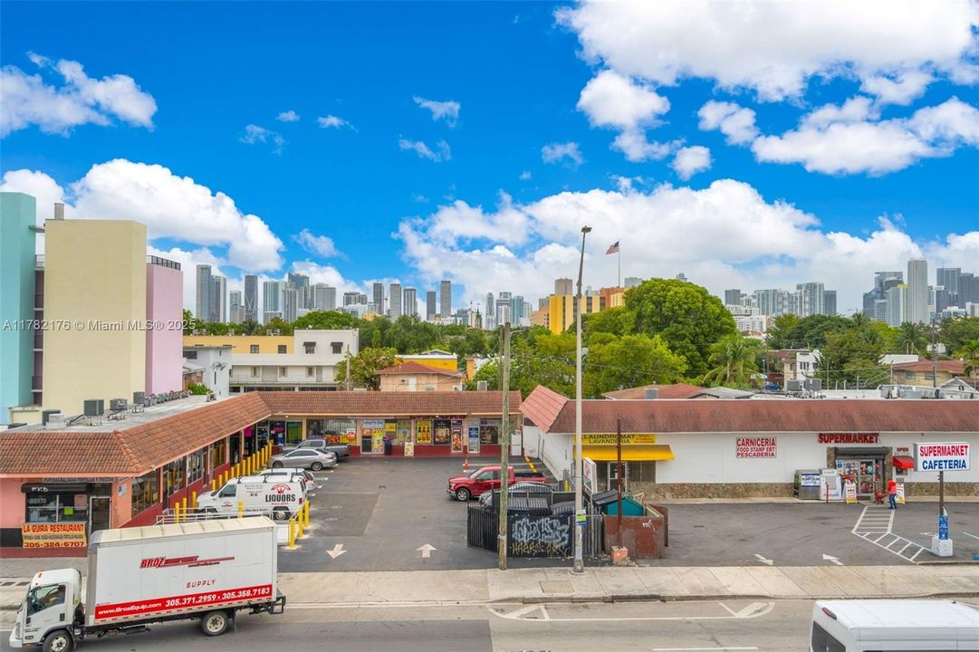 Vendido Recientemente: $244,000 (2 camas, 2 baños, 907 Pies cuadrados)