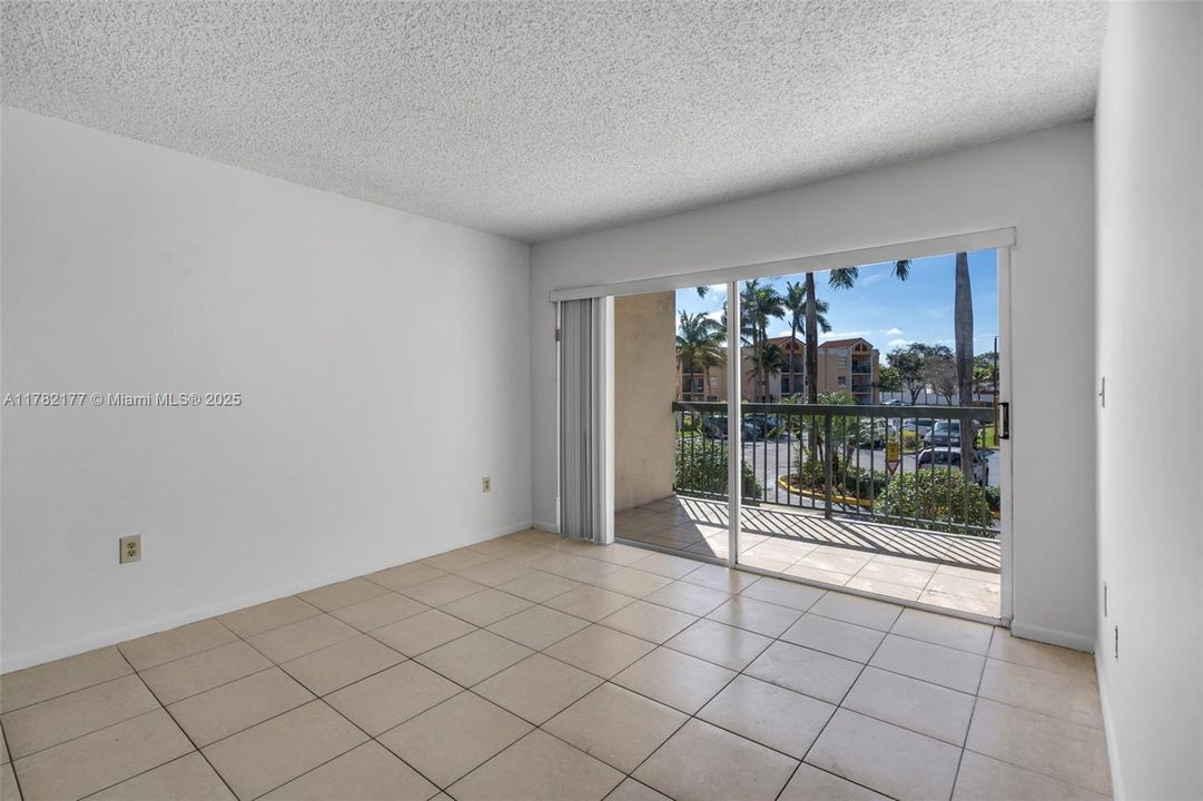 Recently Sold: $275,000 (2 beds, 2 baths, 950 Square Feet)