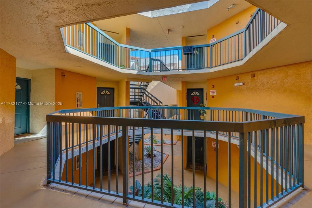 Recently Sold: $275,000 (2 beds, 2 baths, 950 Square Feet)