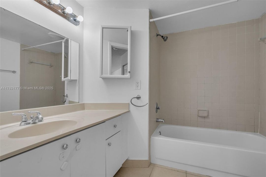 Recently Sold: $275,000 (2 beds, 2 baths, 950 Square Feet)