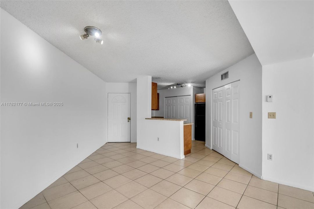 Recently Sold: $275,000 (2 beds, 2 baths, 950 Square Feet)