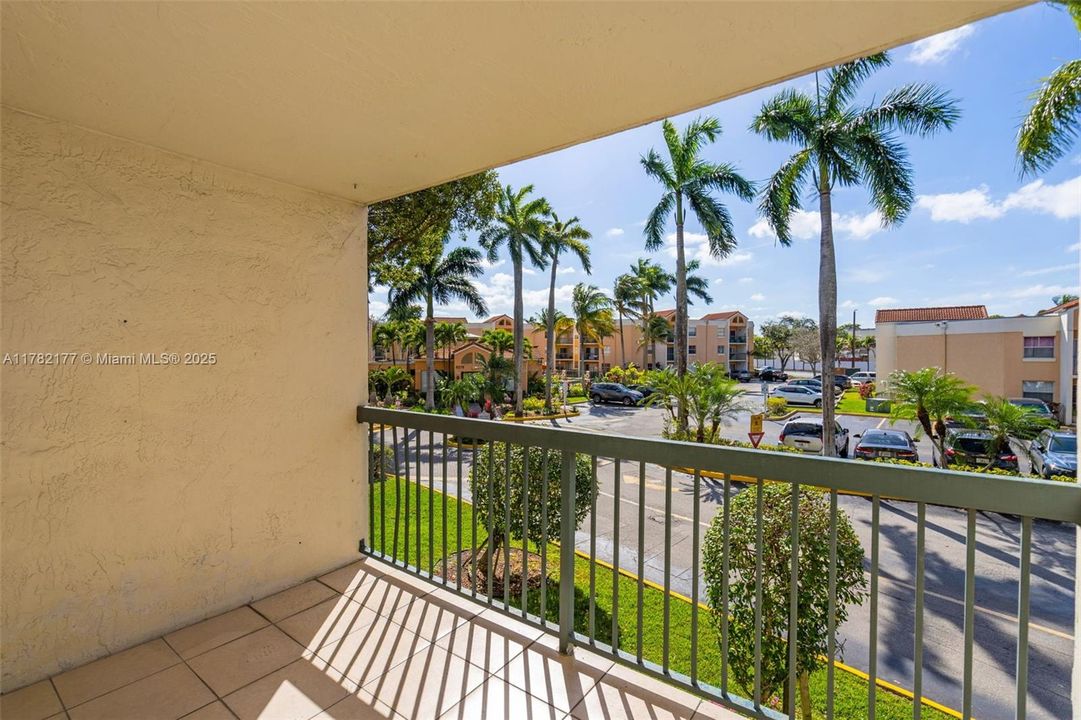 Recently Sold: $275,000 (2 beds, 2 baths, 950 Square Feet)